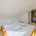 Villa 5 Bedroom - 2 Minutes Drive To *