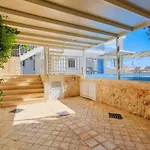 5 Bedroom - 2 Minutes Drive To *