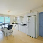 Villa 5 Bedroom - 2 Minutes Drive To *
