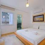5 Bedroom - 2 Minutes Drive To Villa