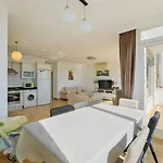 Villa 5 Bedroom - 2 Minutes Drive To