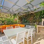 Villa 5 Bedroom - 2 Minutes Drive To *