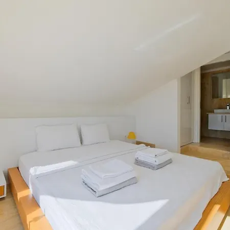 Villa 5 Bedroom - 1092 *