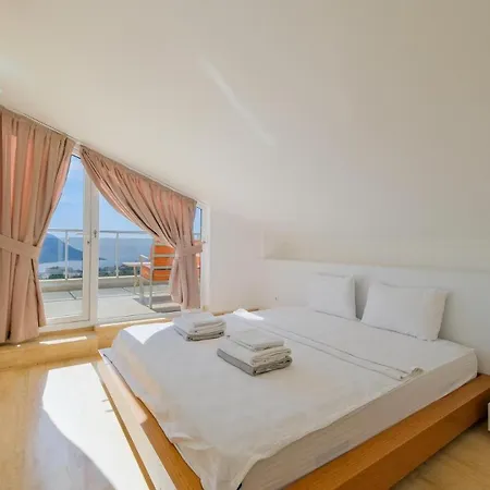 5 Bedroom - 1092 Villa *