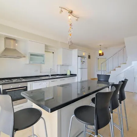 5 Bedroom - 1092 *