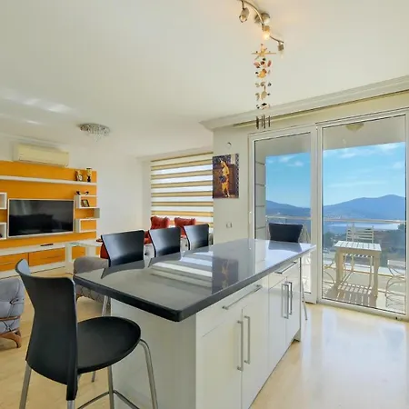 5 Bedroom - 1092 *