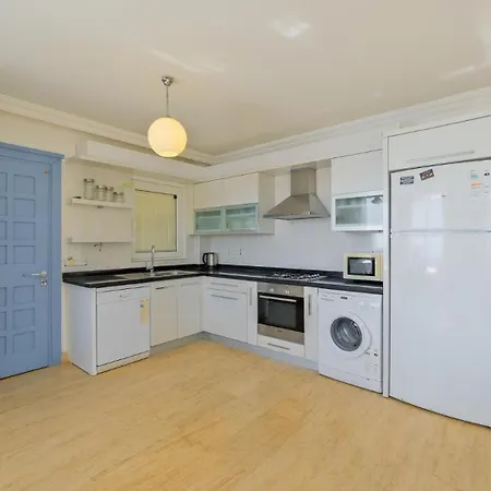 5 Bedroom - 2 Minutes Drive To * Καλκάν