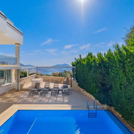 5 Bedroom - 2 Minutes Drive To