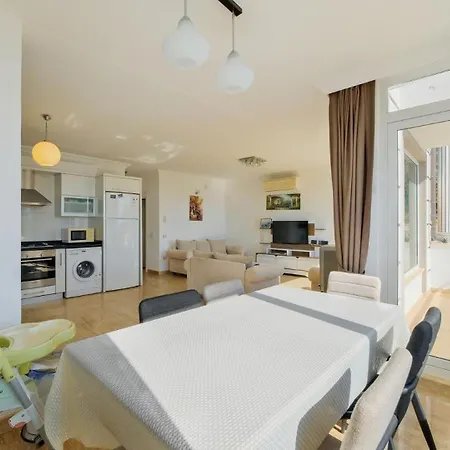 Βίλα 5 Bedroom - 2 Minutes Drive To