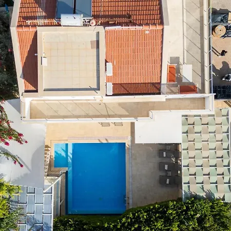 Villa 5 Bedroom - 1092