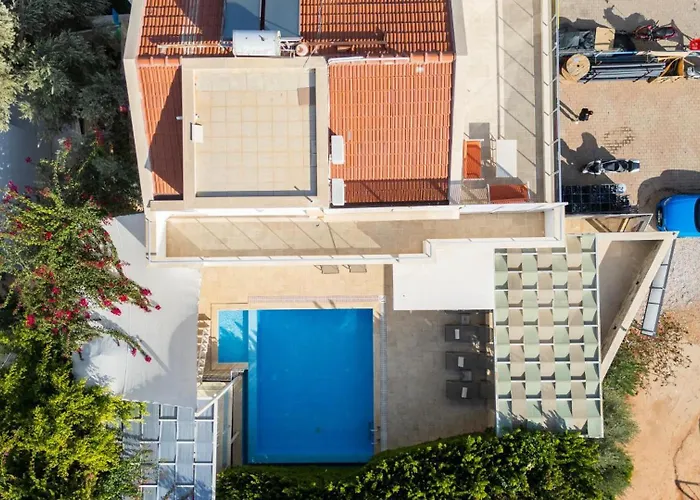 Вилла 5 Bedroom - 2 Minutes Drive To
